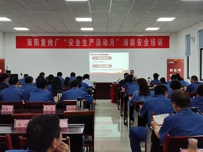 南陽(yáng)消防救援支隊(duì)“安全生產(chǎn)月”消防宣傳活動(dòng)如火如荼 教育咨詢(xún)服務(wù)獲好評(píng)